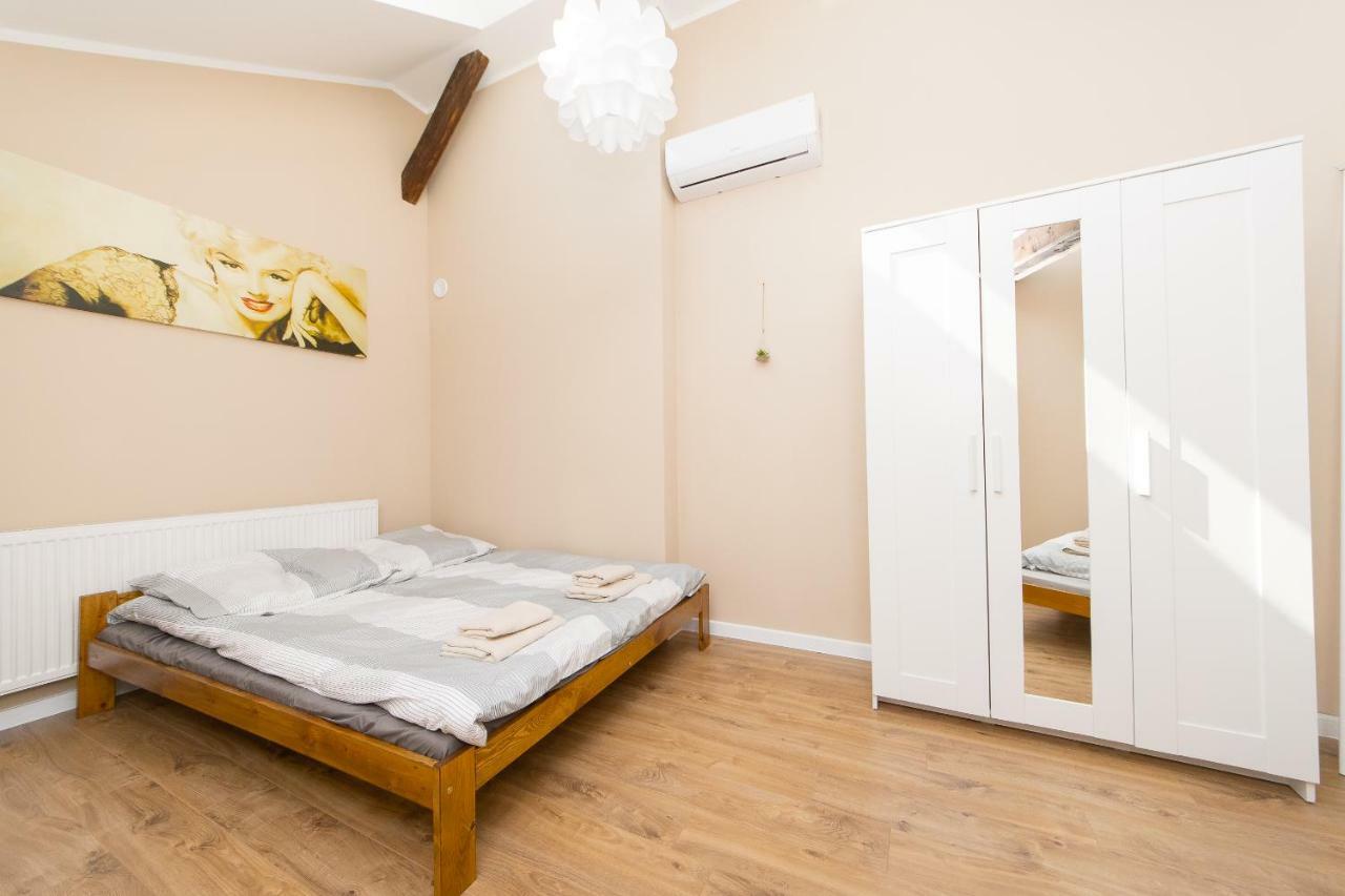 Blue Apartment Old Town Air Condition P4You Pl クラクフ エクステリア 写真